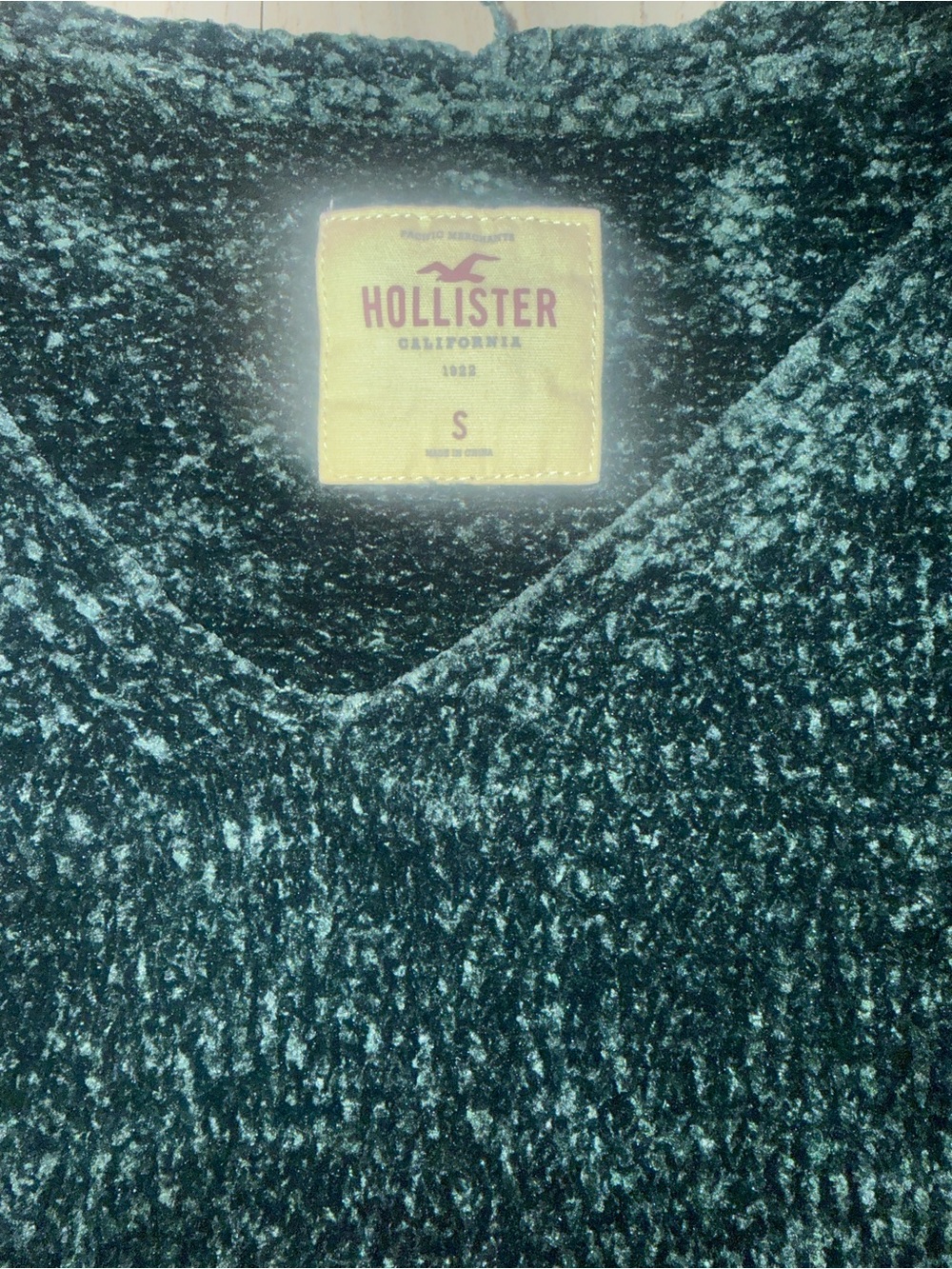 Hollister V-Neck Plush Chenille Green Sweater - Picture 3 of 3